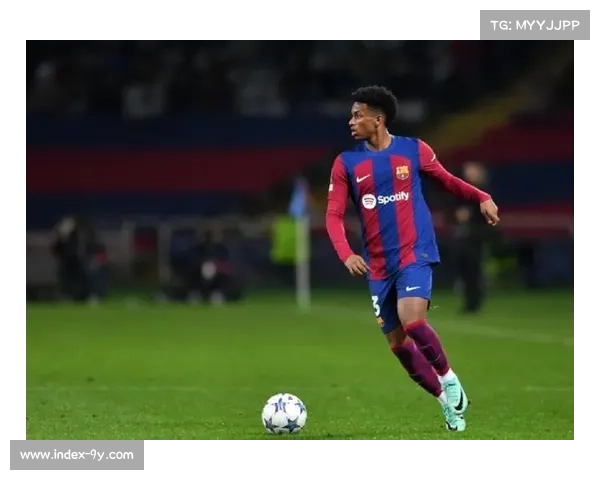 亚马尔社媒晒和队友巴尔德庆祝照：渴望回归